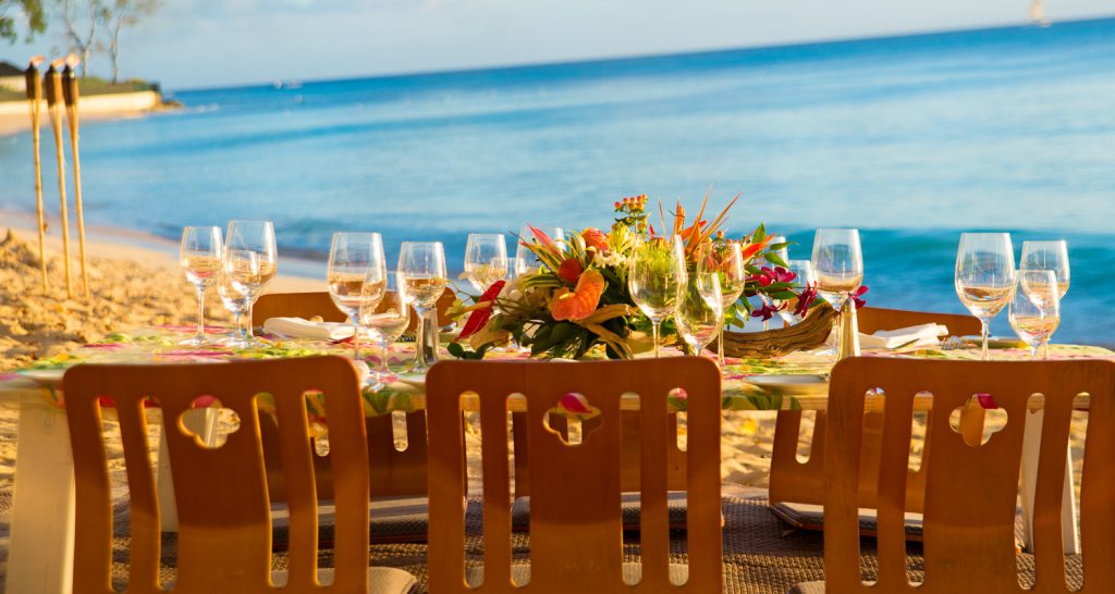 Destinations_0008_BeachDinner01